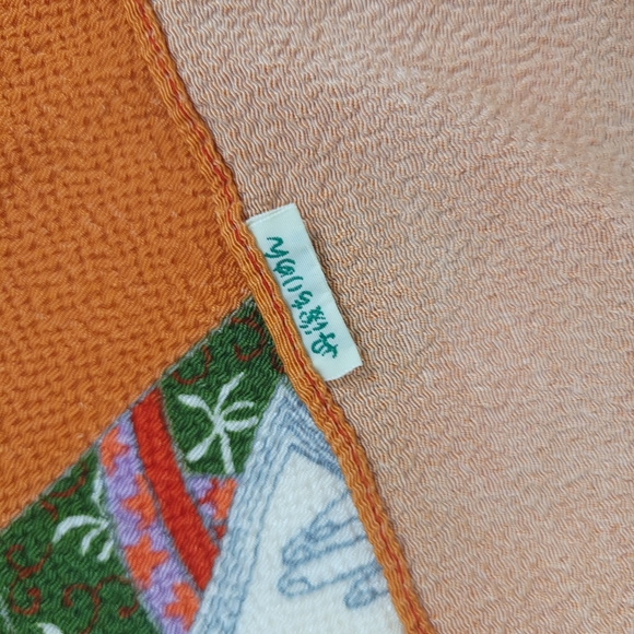 Vintage 80s Beige GeishaFace Rayon Crepe Scarf./ bandana - Picture 3 of 9